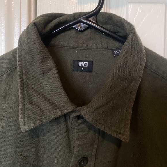 Uniqlo Green Button Up - Picture 2 of 5
